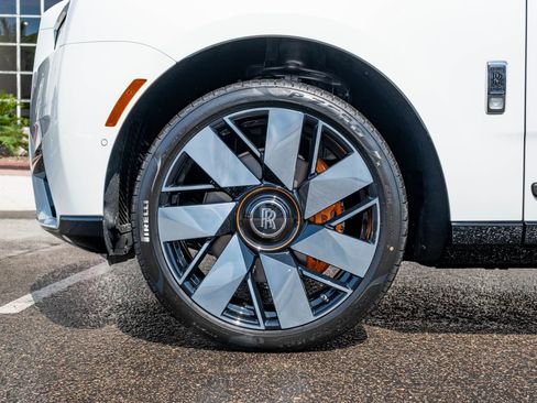 New 2026 Rolls-Royce Cullinan AWD/4WD image 10