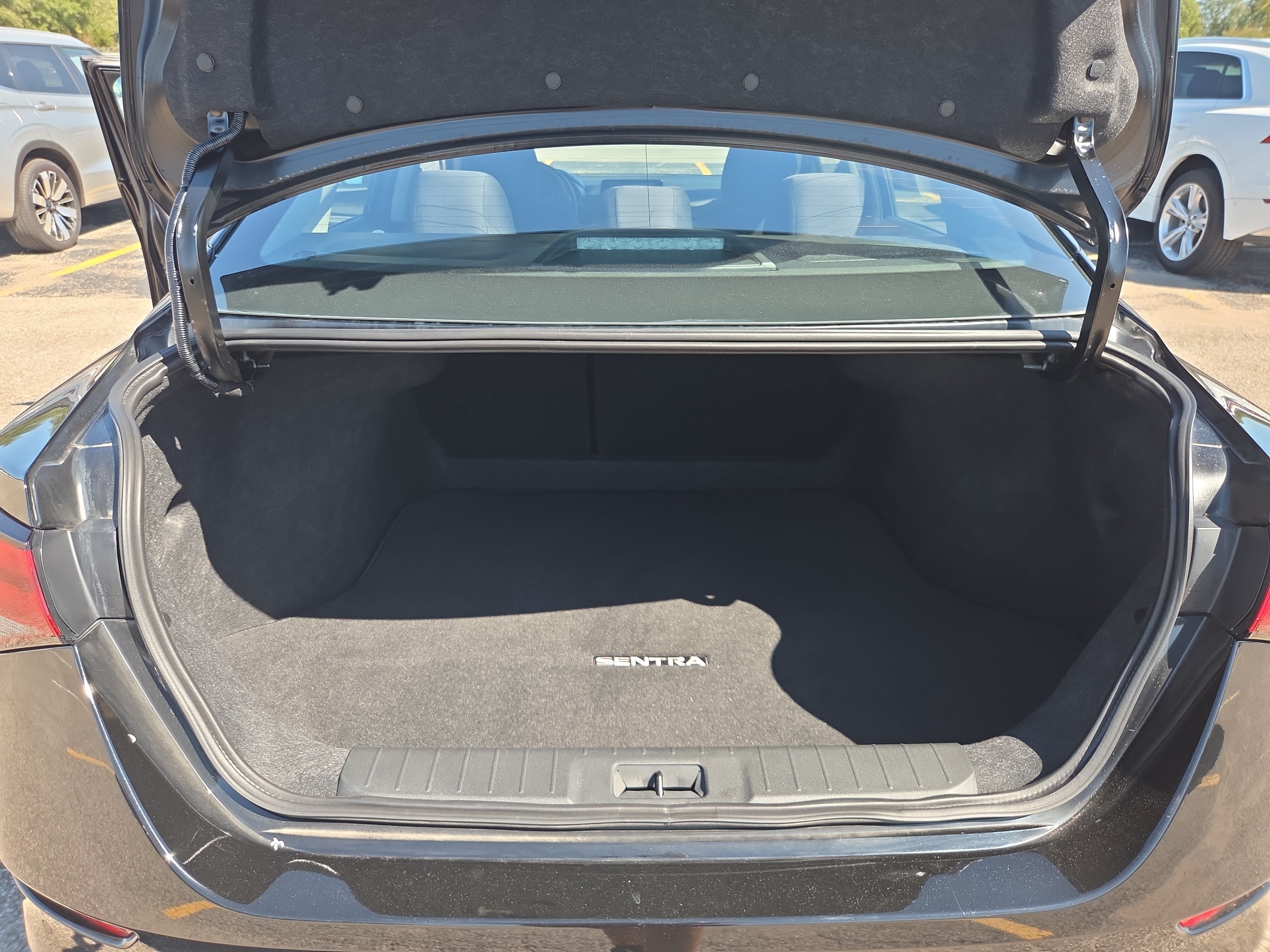 Used 2025 Nissan Sentra S FWD image 9