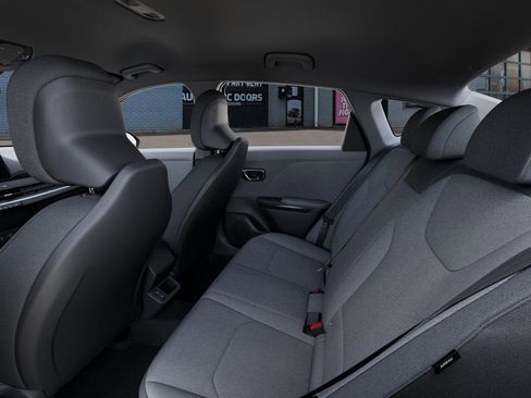 New 2025 Kia K4 LXS image 18