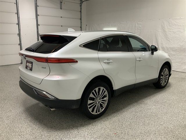 Used 2024 Toyota Venza XLE AWD/4WD image 5