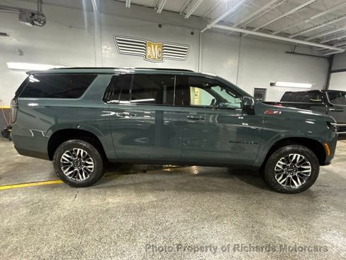 Used 2026 Chevrolet Suburban Z71 w/ Comfort Package image 2