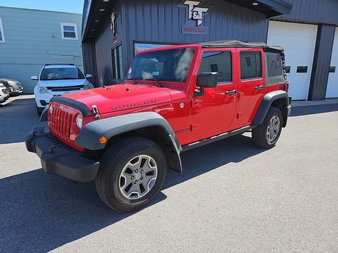 Used 2014 Jeep Wrangler Unlimited Rubicon w/ Connectivity Group AWD/4WD image 2