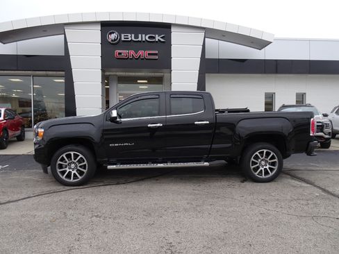 Used 2022 GMC Canyon Denali image 2