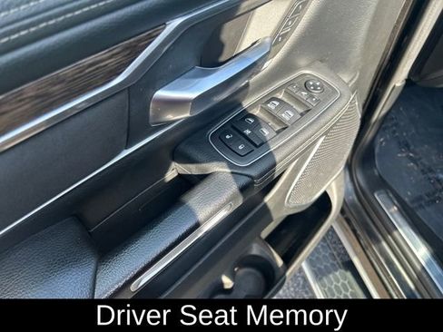 Used 2019 RAM 1500 Laramie AWD/4WD image 18