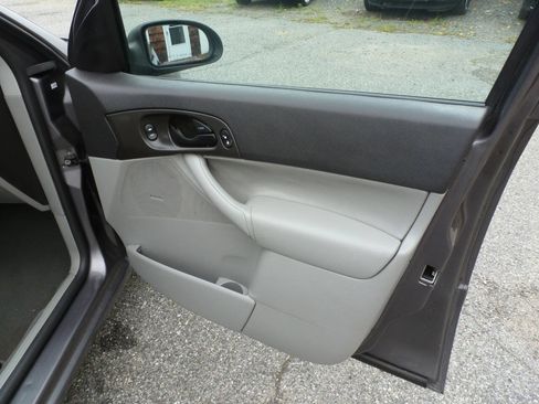 Used 2006 Ford Focus SE FWD image 27