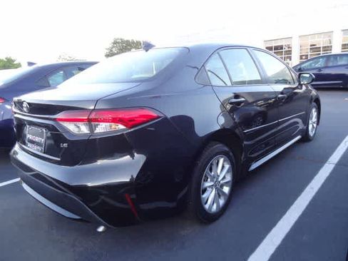 Used 2020 Toyota Corolla LE w/ LE Premium Package FWD image 4