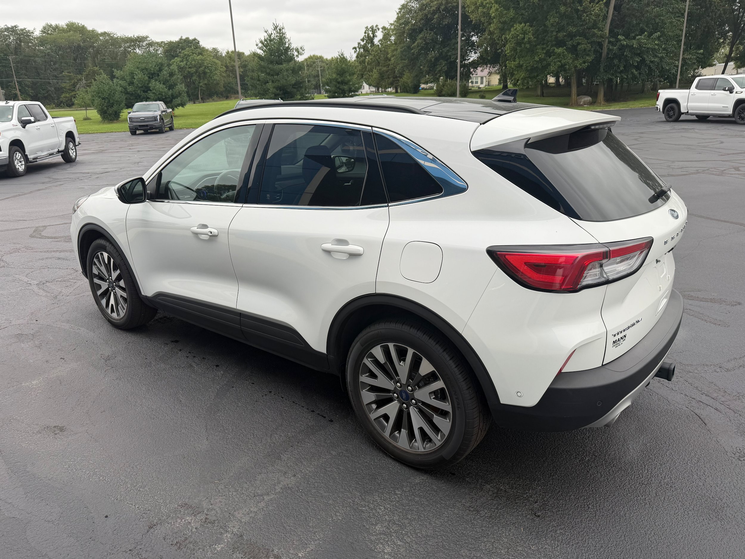 Used 2020 Ford Escape Titanium AWD/4WD image 9