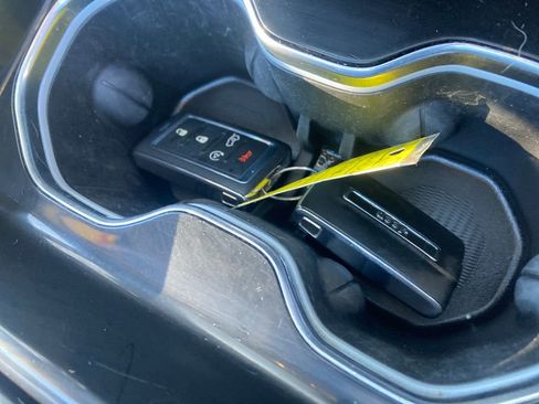 Used 2023 Jeep Grand Cherokee Limited image 38