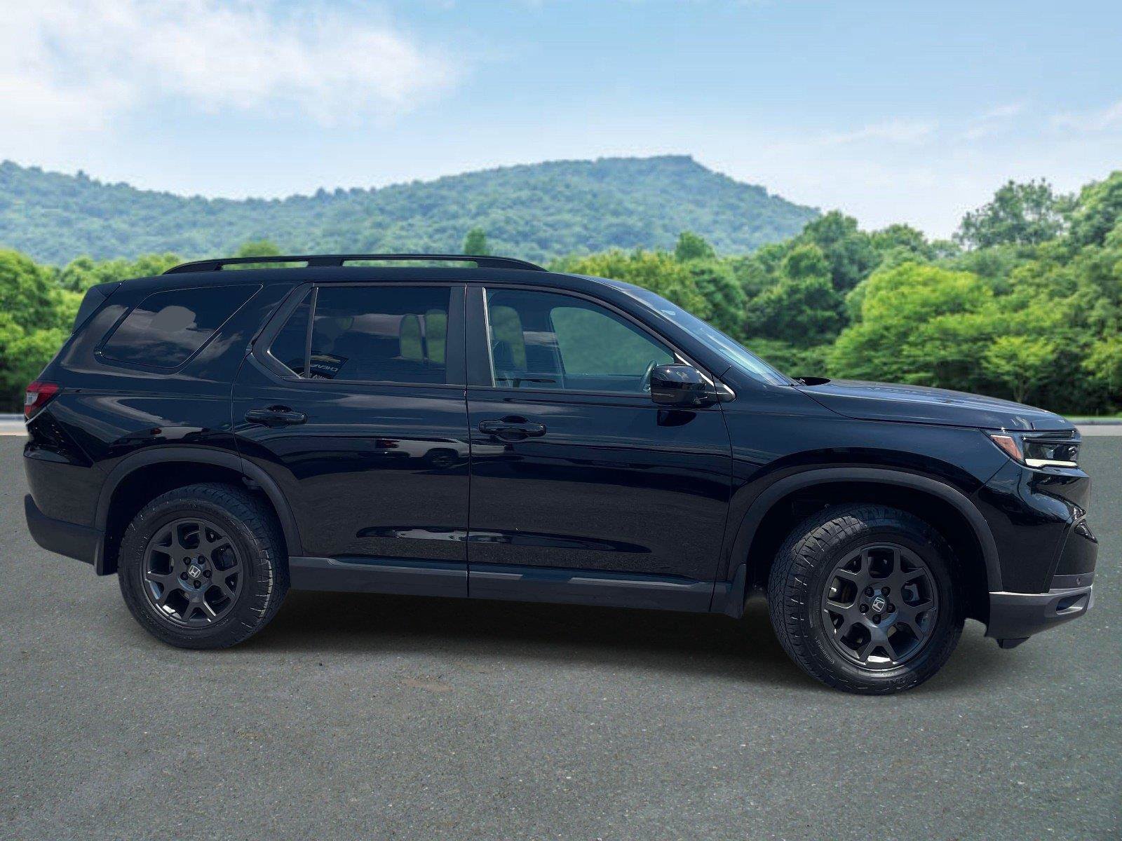Used 2025 Honda Pilot TrailSport image 21