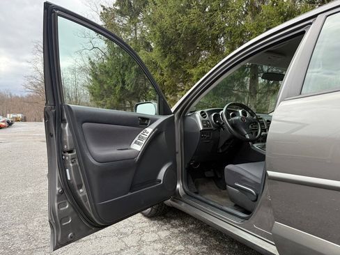 Used 2005 Pontiac Vibe AWD w/ Power Group Value Package image 10