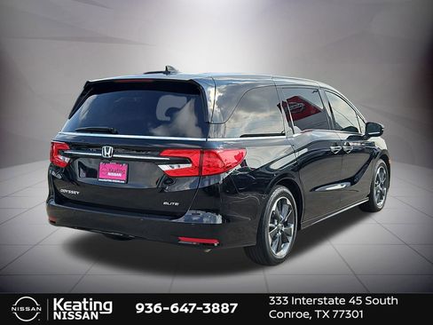 Used 2023 Honda Odyssey Elite image 3