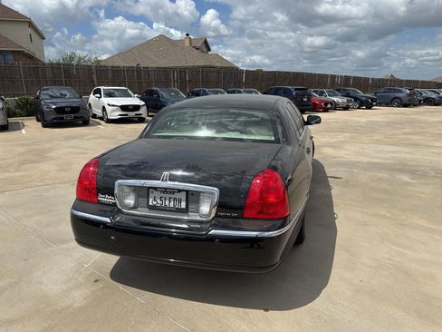 Used 2003 Lincoln Town Car Cartier L image 12