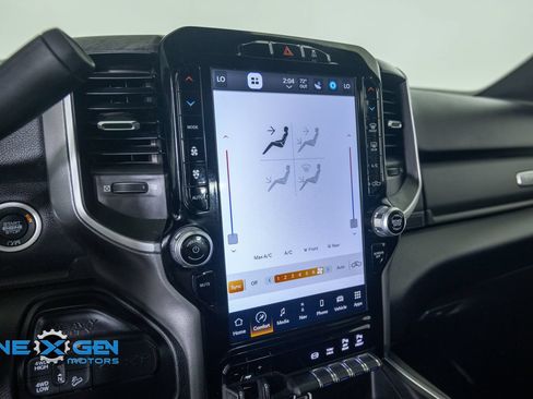 Used 2024 RAM 2500 Big Horn w/ Night Edition AWD/4WD image 17