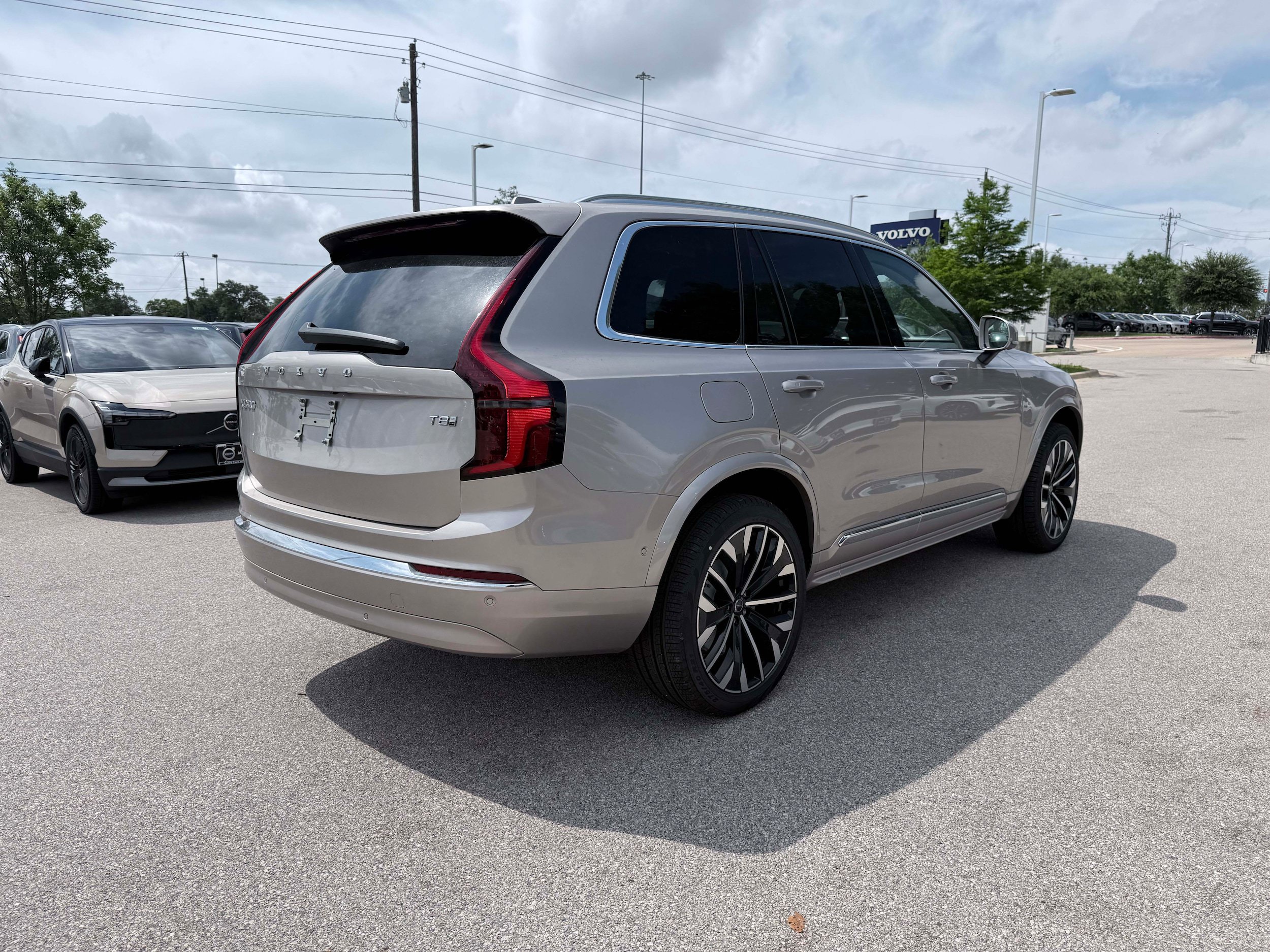 New 2026 Volvo XC90 T8 Plus AWD/4WD image 6