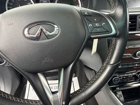 Used 2017 INFINITI QX30 Premium w/ Navigation Package AWD/4WD image 18