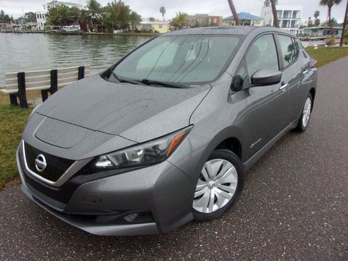 Used 2018 Nissan Leaf S w/ S Charge Package FWD image 9
