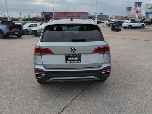 Used 2024 Volkswagen Taos SE image 7