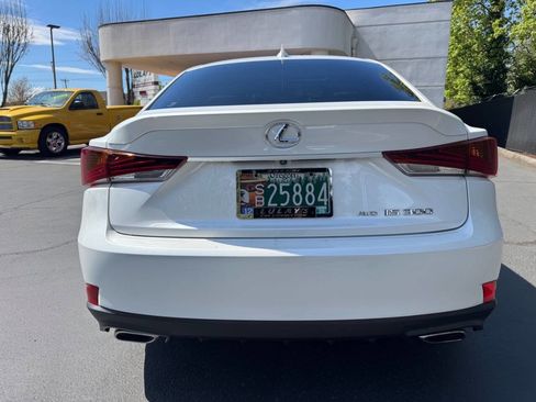 Used 2017 Lexus IS 300 AWD image 4