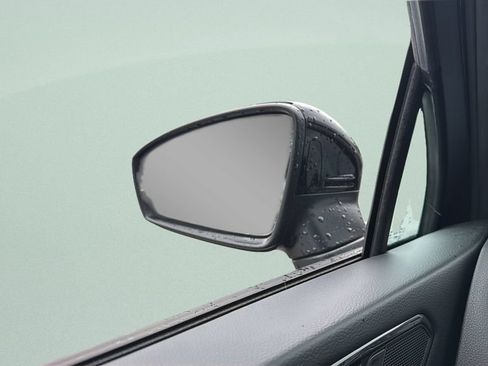 Used 2023 Volkswagen Tiguan SE R-Line FWD image 10