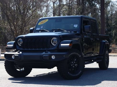Used 2025 Jeep Gladiator Willys image 1