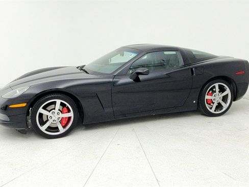 Used 2010 Chevrolet Corvette Coupe w/ 1LT image 2