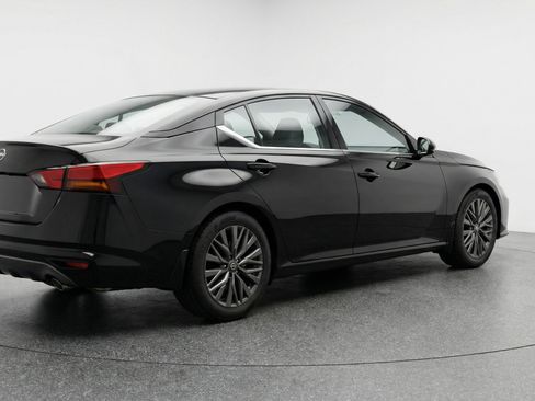 Used 2025 Nissan Altima 2.5 SV image 9