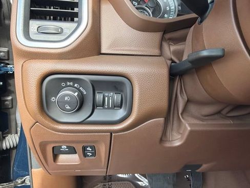 Used 2019 RAM 1500 Laramie AWD/4WD image 22