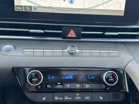 Certified 2025 Hyundai Elantra SEL image 32