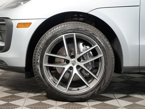 Certified 2025 Porsche Macan AWD/4WD image 13