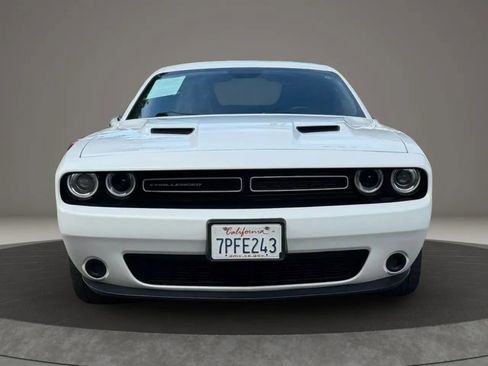 Used 2015 Dodge Challenger SXT RWD image 2