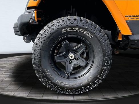 Used 2012 Jeep Wrangler Unlimited Rubicon w/ Dual Top Group AWD/4WD image 9