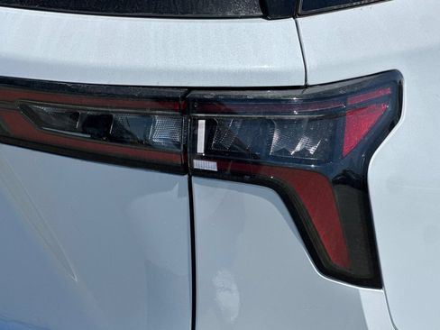 New 2026 Chevrolet Equinox RS FWD image 33