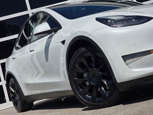 Used 2021 Tesla Model Y Long Range image 12