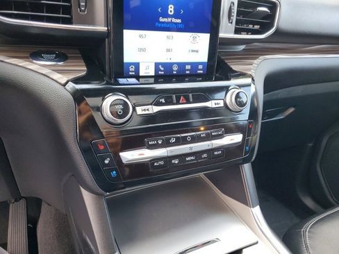 Used 2023 Ford Explorer Limited w/ Limited Technology Package image 31