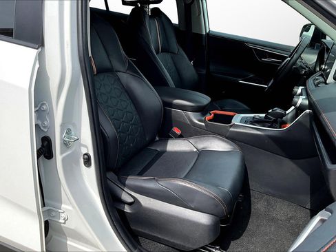 Used 2024 Toyota RAV4 Adventure image 7