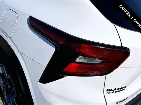 Used 2025 Chevrolet Trax LT w/ LT Convenience Package image 22