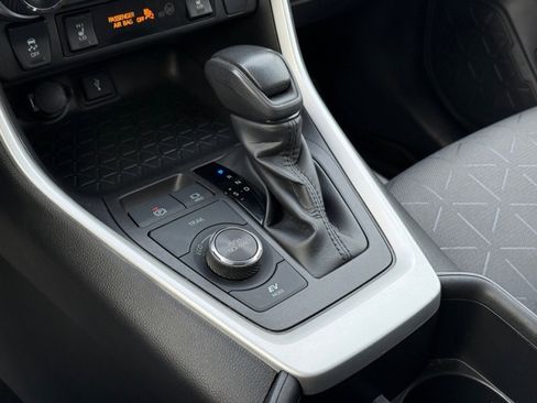 Used 2022 Toyota RAV4 XLE w/ Convenience Package image 20