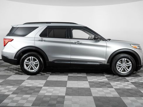 Used 2020 Ford Explorer XLT w/ Equipment Group 202A image 9