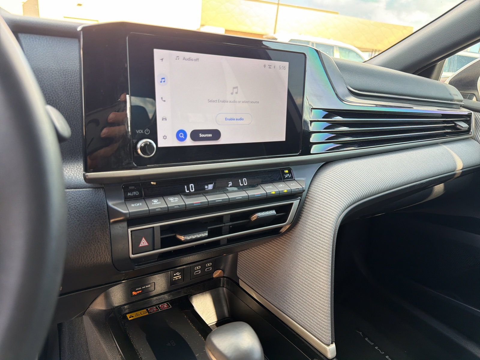 Used 2025 Toyota Camry SE w/ Convenience Package FWD image 17