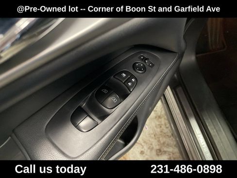 Used 2020 Nissan Pathfinder SL AWD/4WD image 16