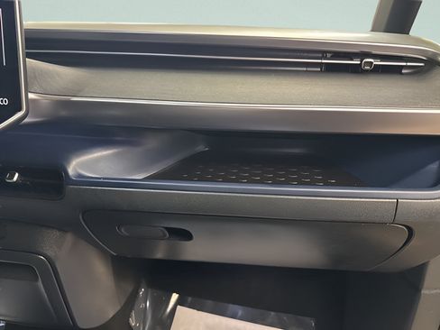 New 2025 Volkswagen ID. Buzz Pro S RWD image 23