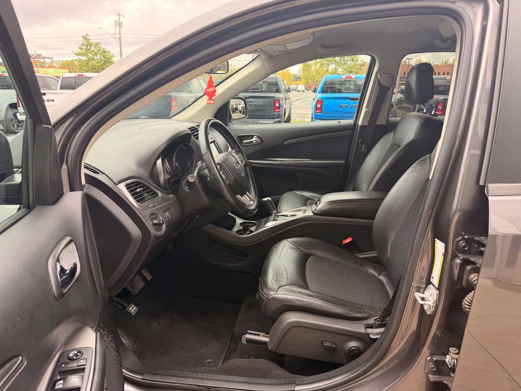 Used 2018 Dodge Journey Crossroad w/ Navigation Group AWD/4WD image 23