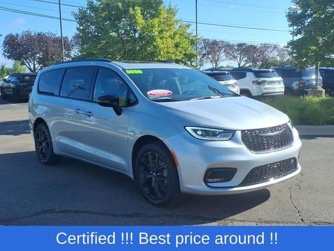 Used 2026 Chrysler Pacifica Limited w/ S Appearance Package AWD/4WD image 3