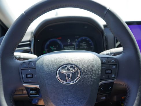 Used 2026 Toyota Camry XLE FWD image 22