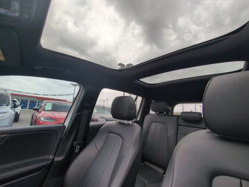 Used 2022 Mercedes-Benz GLB 250 4MATIC image 23