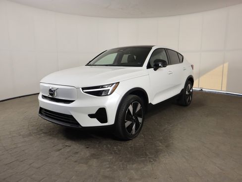 Used 2024 Volvo C40 Recharge Core image 4