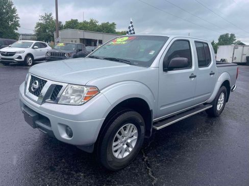 Used 2018 Nissan Frontier SV AWD/4WD image 3