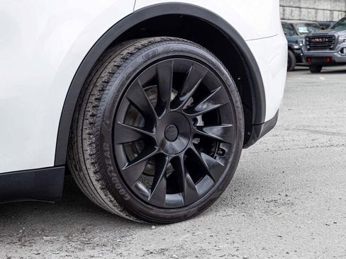 Used 2023 Tesla Model Y Long Range image 8