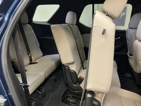 Used 2022 Chevrolet Traverse LS image 33