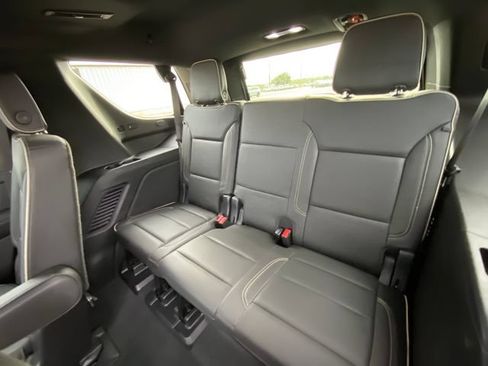 Used 2022 GMC Yukon SLT w/ SLT Premium Package AWD/4WD image 16